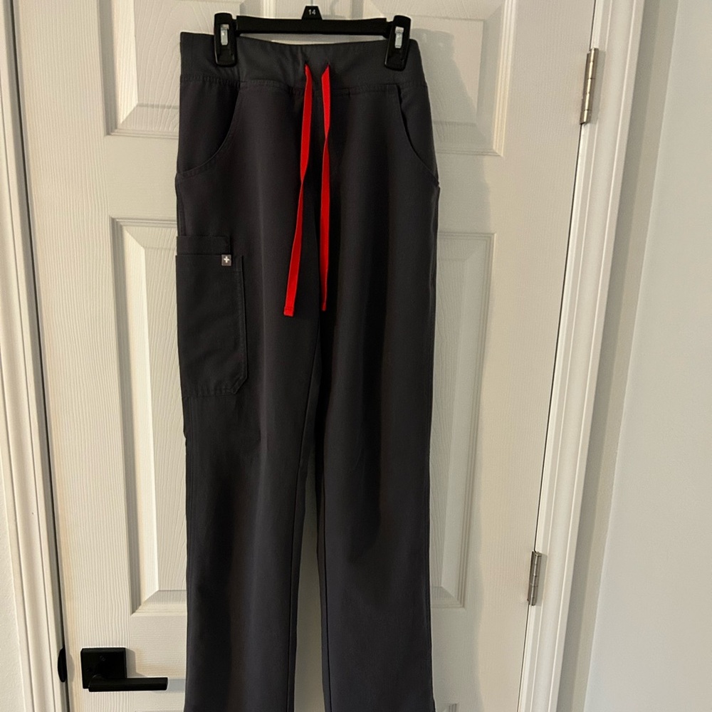 FIGS Charcoal Kade Cargo Scrub Pants